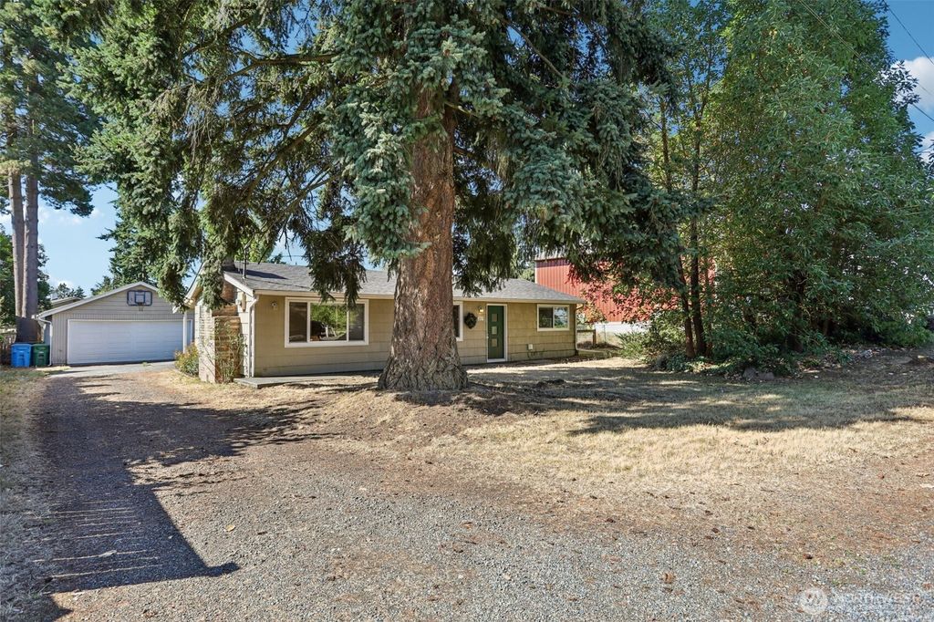 Photo of 1217 NE 184th Street, Shoreline, WA 98155 (MLS # 2425649)