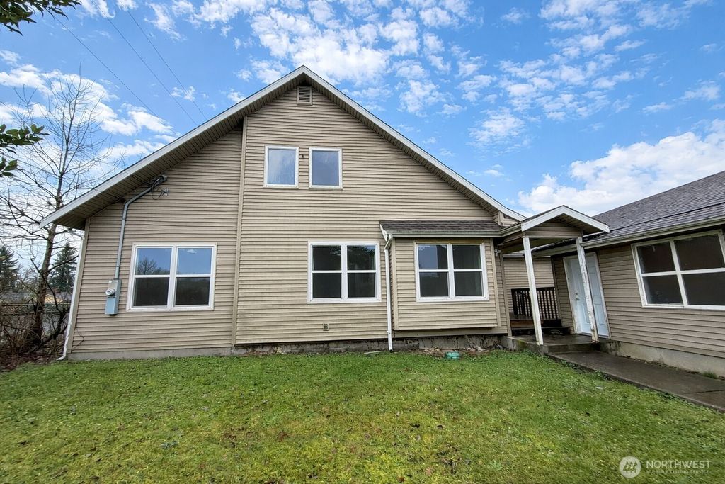 Photo of 127 10th Street, Sultan, WA 98294 (MLS # 2518621)