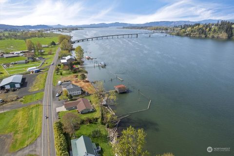 A home in Cathlamet