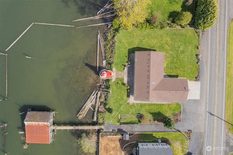 A home in Cathlamet