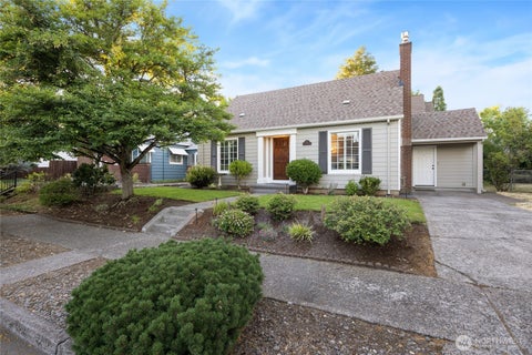 Photo of 108 E 35th Street, Vancouver, WA 98663 (MLS # 2555126)