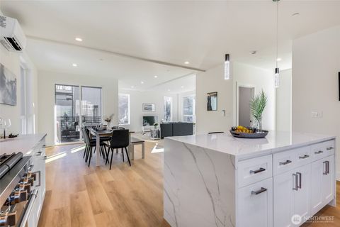 10618 E Riverside Dr Bothell WA 98011