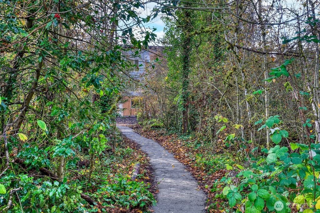 Photo of 10618 E Riverside Dr Dr, Bothell, WA 98011 (MLS # 2469437)