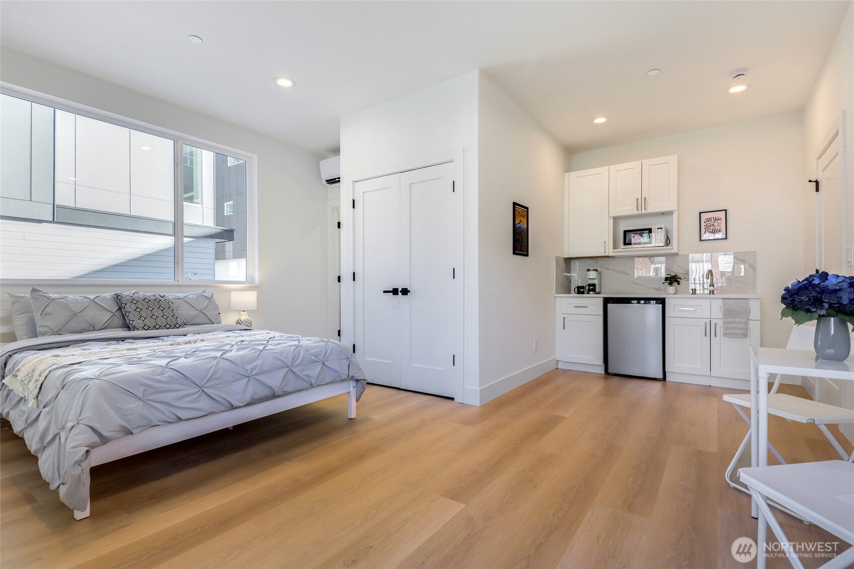 10618 E Riverside Dr