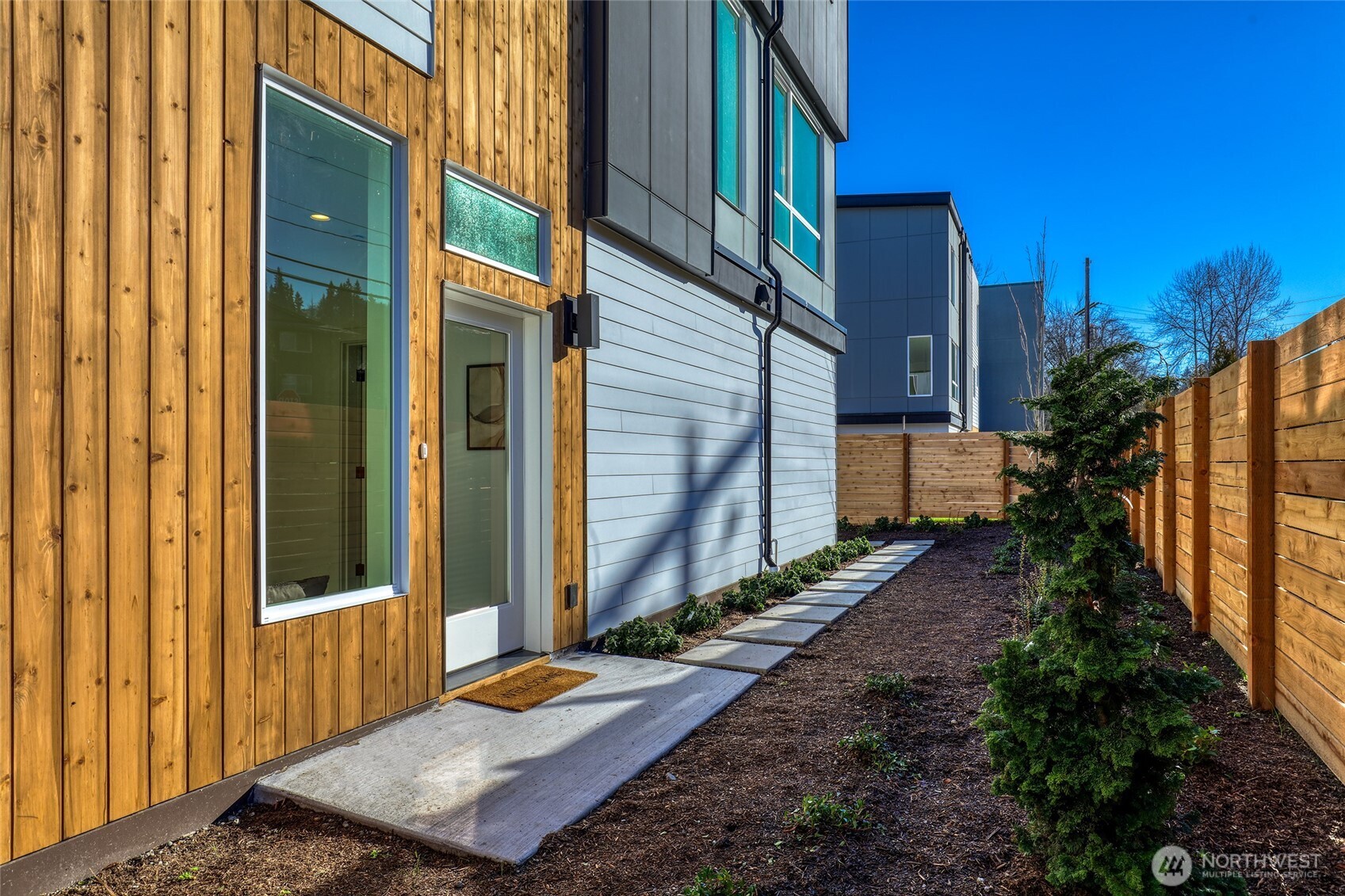 10618 E Riverside Dr