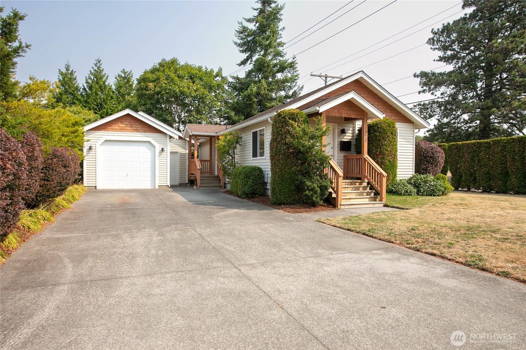 Photo of 1227 E Indiana Street, Bellingham, WA 98226 (MLS # 2575173)