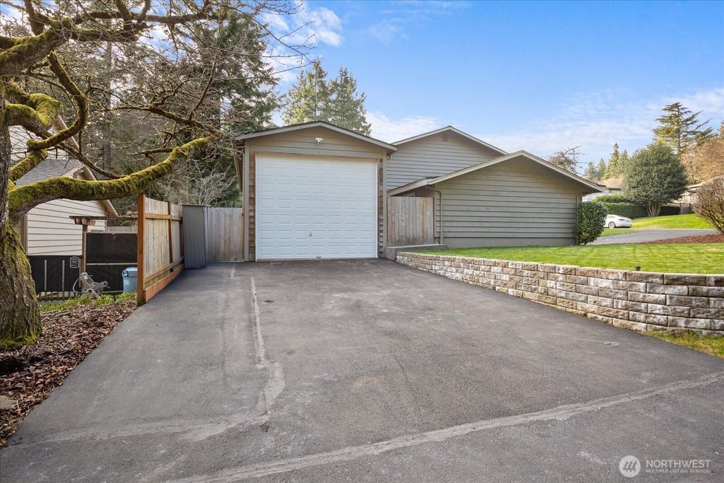 Photo of 7455 NE 120TH Street, Kirkland, WA 98034 (MLS # 2485008)