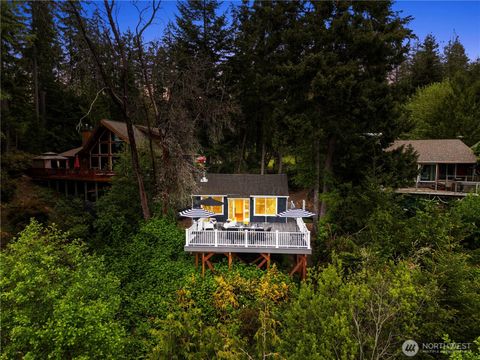 1280 Island View Road Grapeview WA 98546