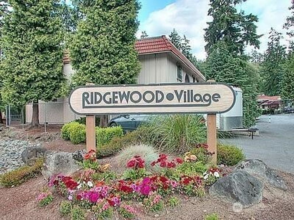 Photo of 12521 NE 117th Place #G2, Kirkland, WA 98034 (MLS # 2446389)