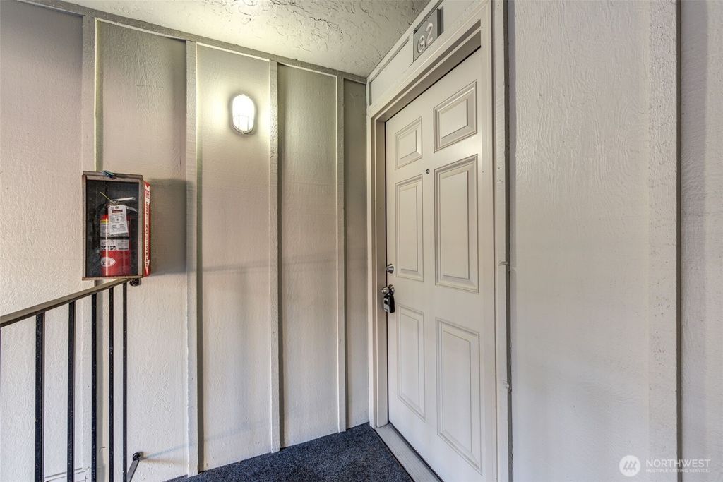 Photo of 12521 NE 117th Place #G2, Kirkland, WA 98034 (MLS # 2446389)