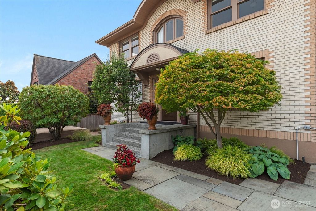 Photo of 1015 5th Avenue W, Seattle, WA 98119 (MLS # 2430618)