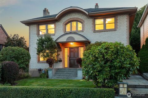 Photo of 1015 5th Avenue W, Seattle, WA 98119 (MLS # 2430618)