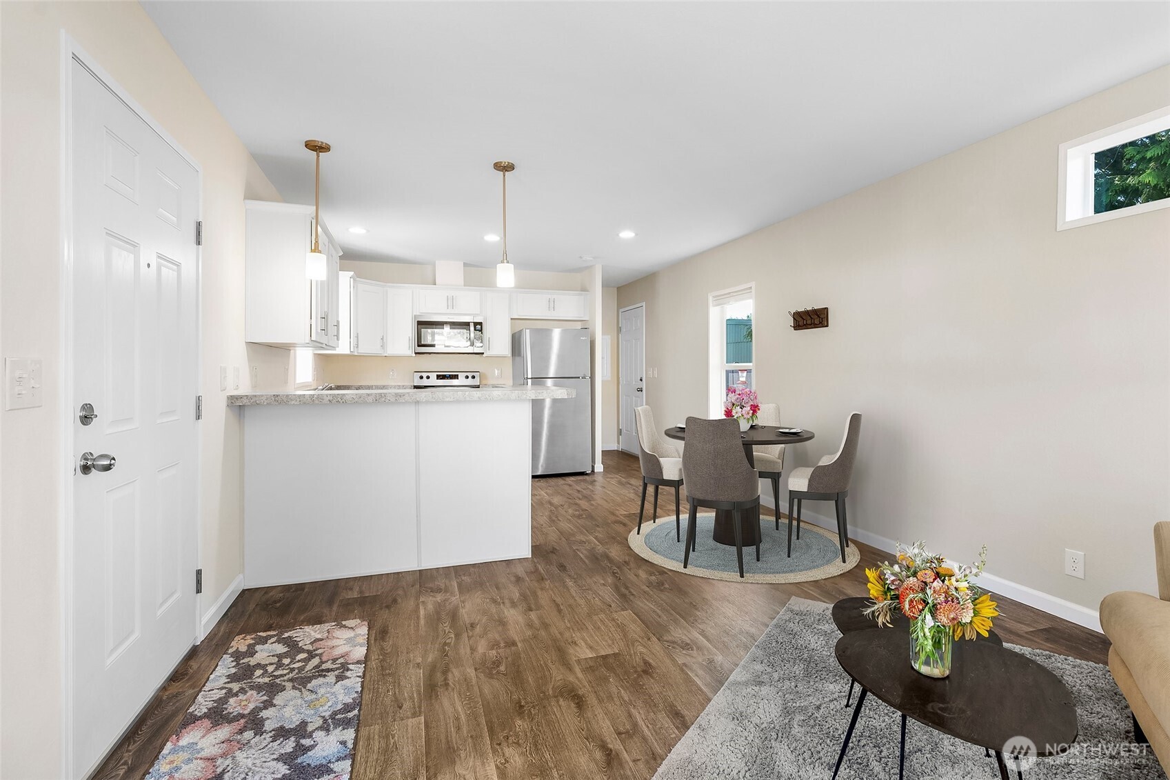 2400 Donovan Avenue 13