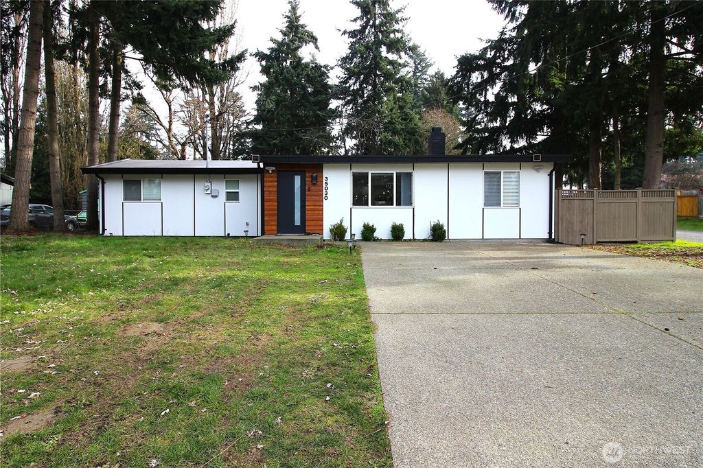 Photo of 35030 19th Avenue SW, Federal Way, WA 98023 (MLS # 2472987)