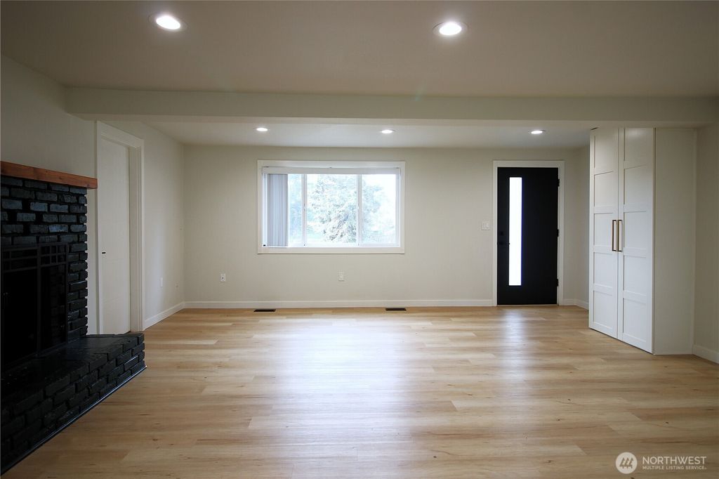 Photo of 35030 19th Avenue SW, Federal Way, WA 98023 (MLS # 2472987)