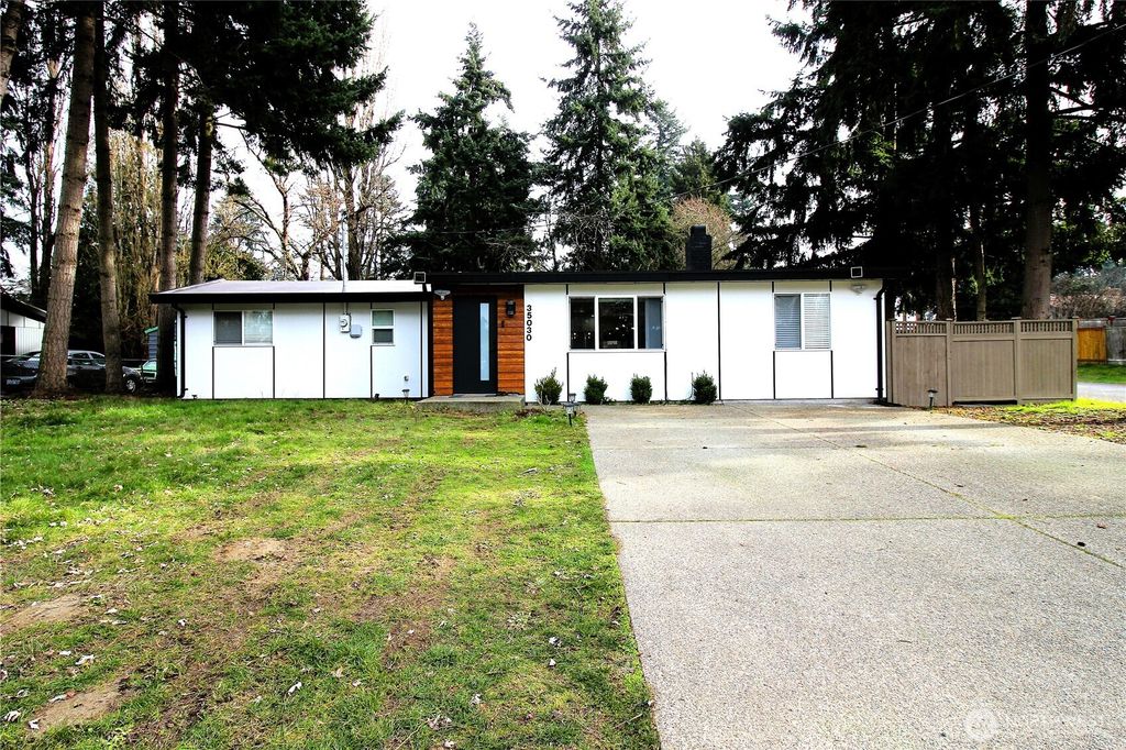 Photo of 35030 19th Avenue SW, Federal Way, WA 98023 (MLS # 2472987)