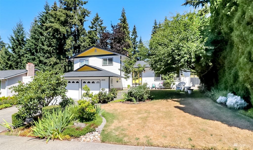 Photo of 12822 NE 136th Street, Kirkland, WA 98034 (MLS # 1984091)