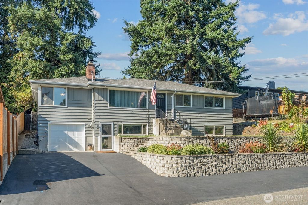 Photo of 20631 10th Avenue Ave S, Des Moines, WA 98198 (MLS # 2442496)