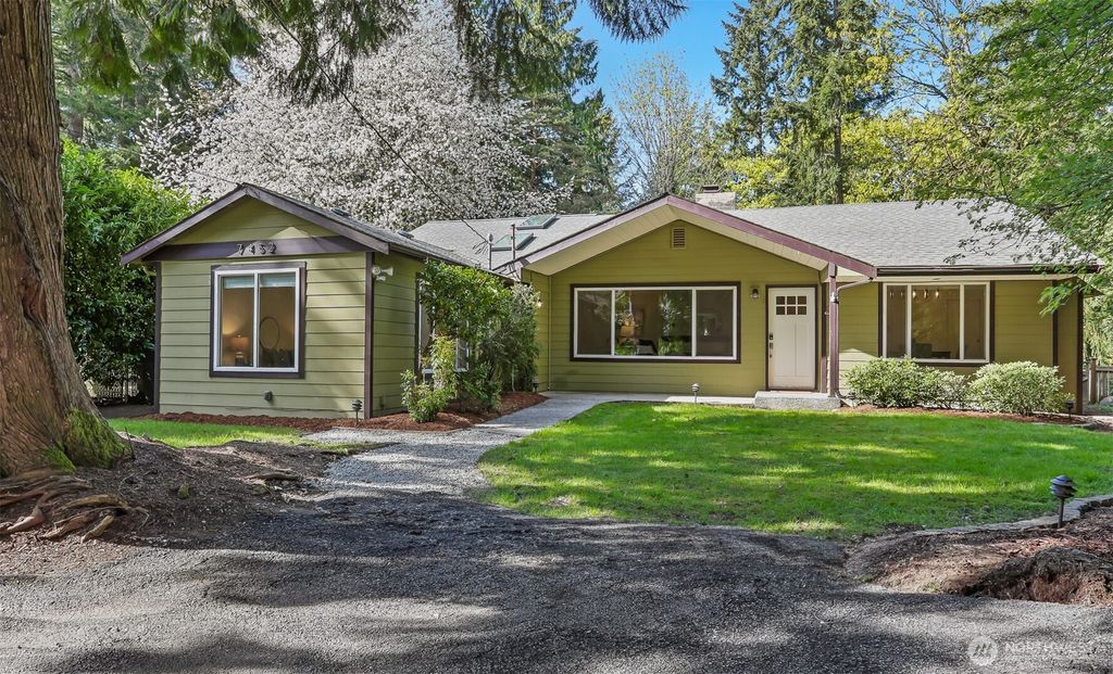 Photo of 7452 NE 156th St St, Kenmore, WA 98028 (MLS # 2354479)