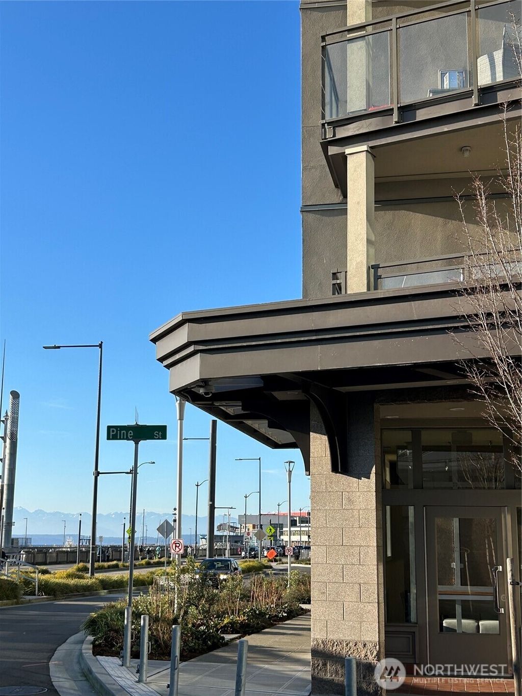 Photo of 1900 Alaskan Way #402, Seattle, WA 98110 (MLS # 2465985)