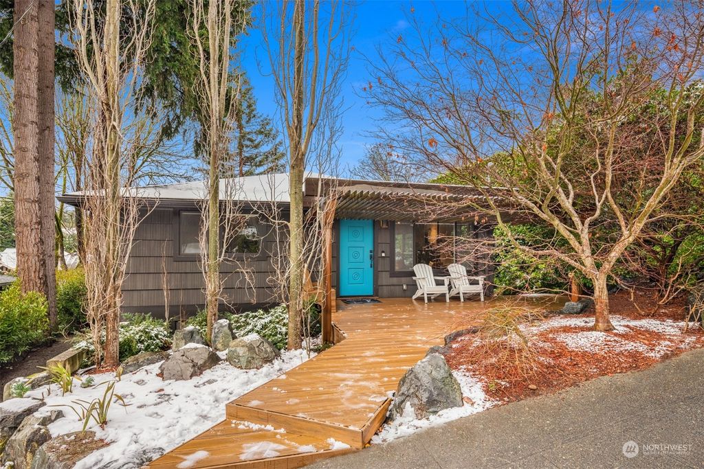 Photo of 421 33rd Avenue, Seattle, WA 98122 (MLS # 2330372)