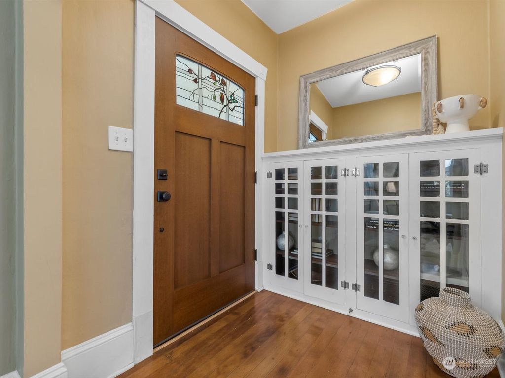 Photo of 4016 Dayton Avenue N, Seattle, WA 98103 (MLS # 2209590)