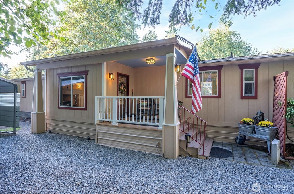 Photo of 33507 43rd Avenue SW, Federal Way, WA 98023 (MLS # 2445085)