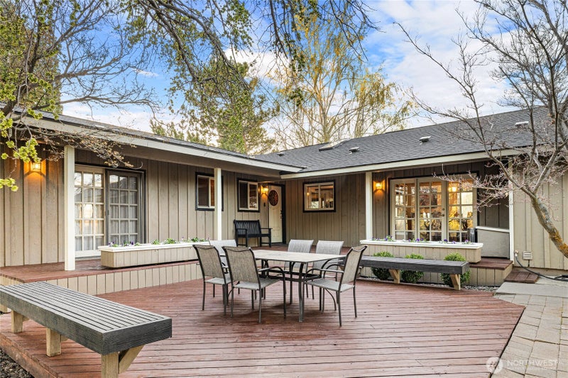 221 Cross Creek Dr