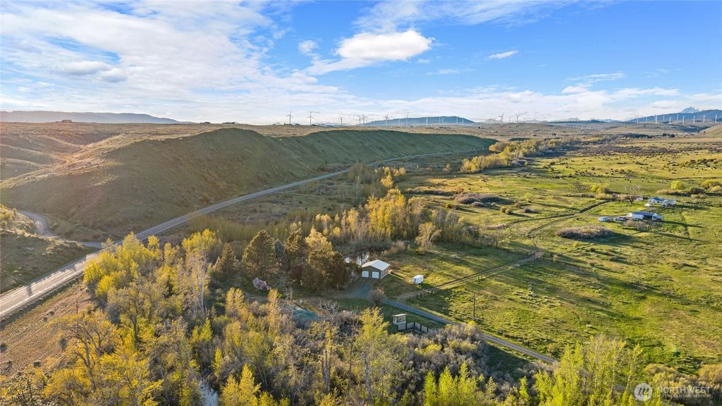 Photo of 221 Cross Creek Dr Dr, Ellensburg, WA 98926 (MLS # 2506226)
