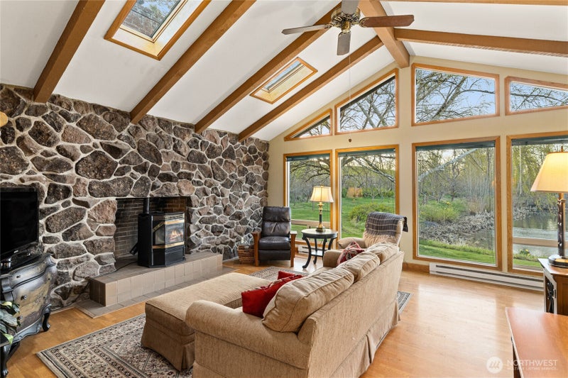 221 Cross Creek Dr