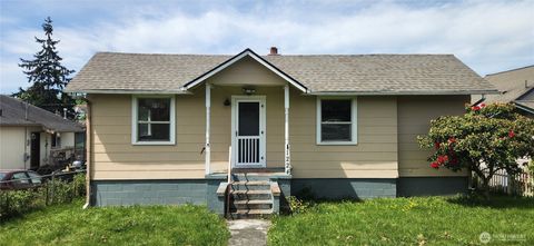Photo of 1224 Maple Street, Everett, WA 98201 (MLS # 2525521)