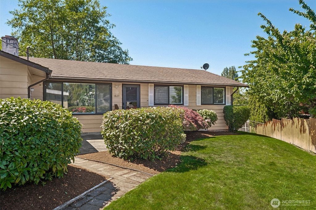 Photo of 1823 S 244th Place, Des Moines, WA 98198 (MLS # 2386431)