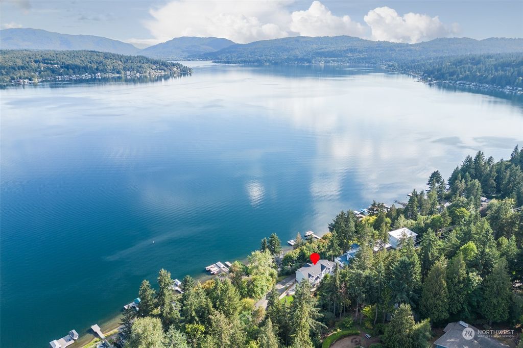 Photo of 670 W Lake Sammamish Pkwy Ne Pkwy, Bellevue, WA 98008 (MLS # 2160636)