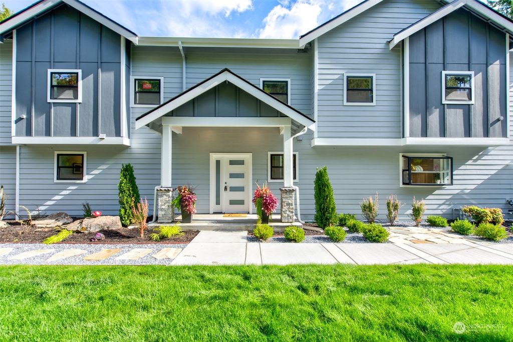 Photo of 670 W Lake Sammamish Pkwy Ne Pkwy, Bellevue, WA 98008 (MLS # 2160636)