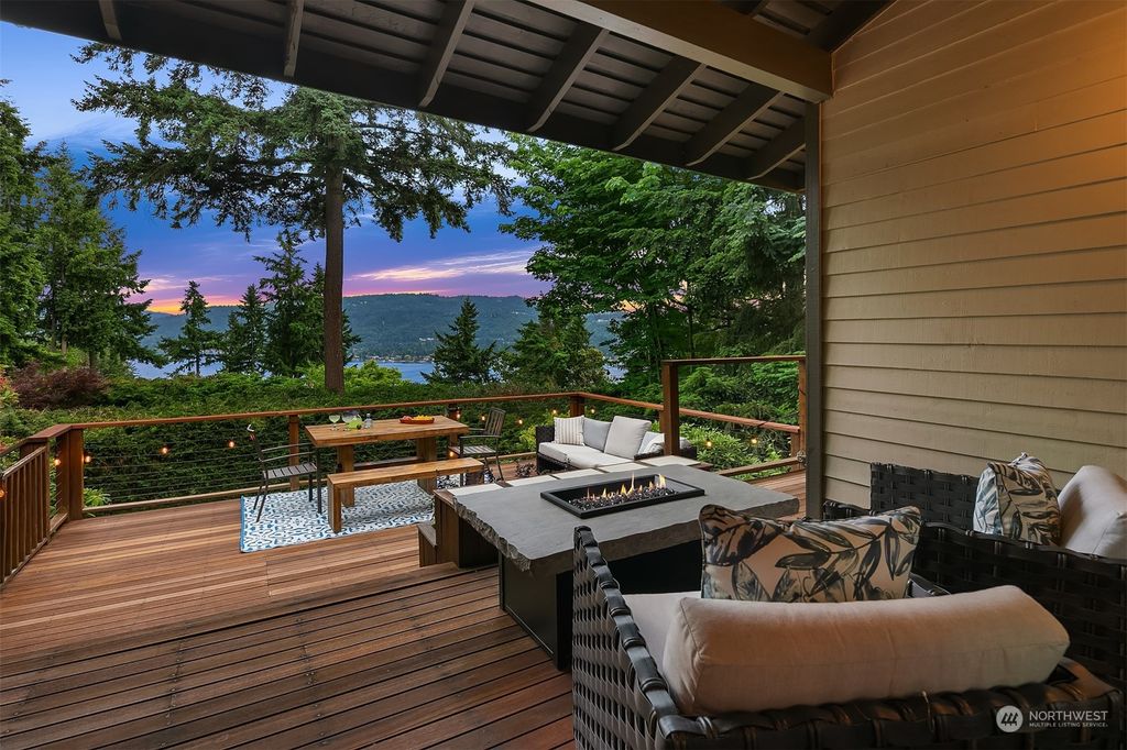 Photo of 19815 SE 29th Street, Sammamish, WA 98075 (MLS # 2077665)