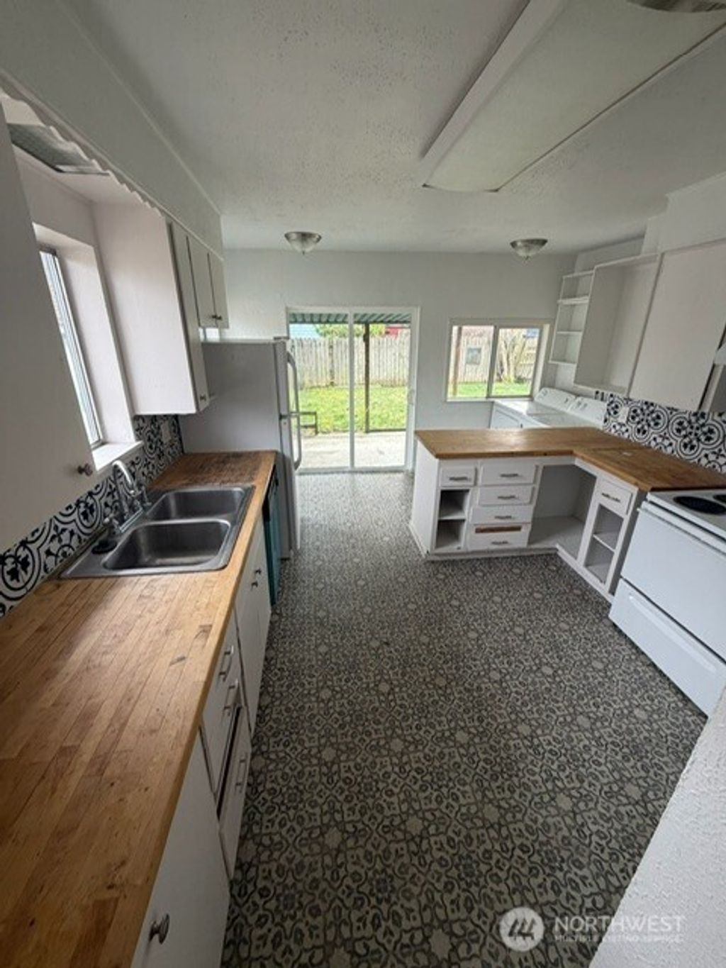 Photo of 520 E Division Lane, Tacoma, WA 98404 (MLS # 2472475)