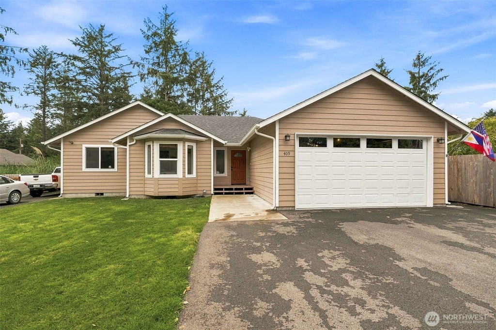Photo of 409 Snahapish Avenue SE, Ocean Shores, WA 98569 (MLS # 2578906)