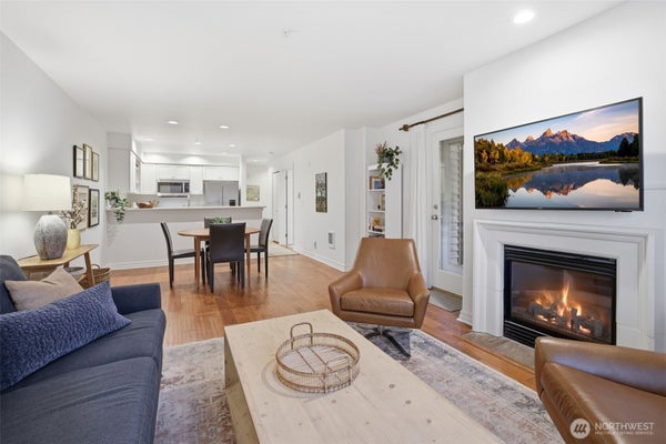 215 20TH AVE E APT 105, SEATTLE, WA 98112 - Image e6ce4140942ece0801437a7efc4c4b6a/2242433086