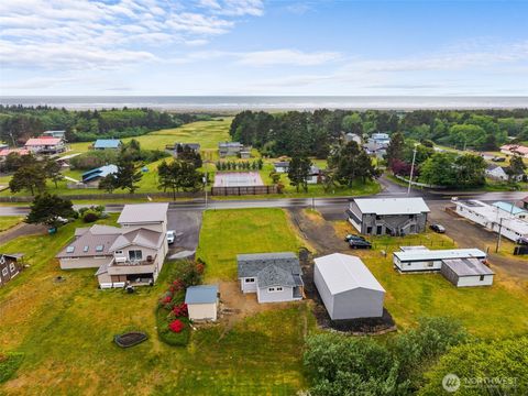 Photo of 1642 State Route 105, Aberdeen, WA 98595 (MLS # 2523547)