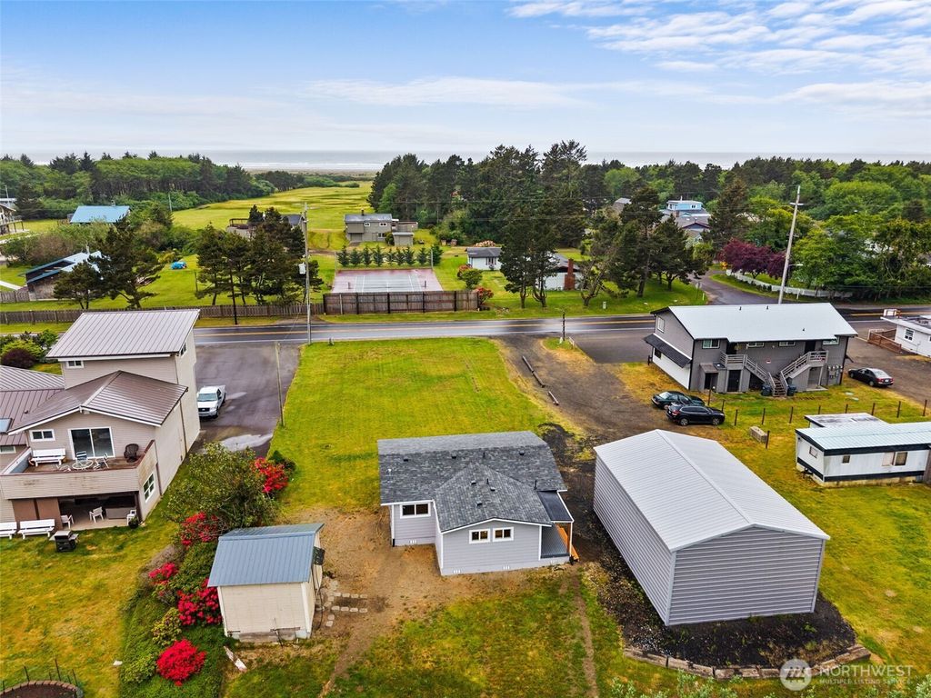 Photo of 1642 State Route 105, Aberdeen, WA 98595 (MLS # 2523547)