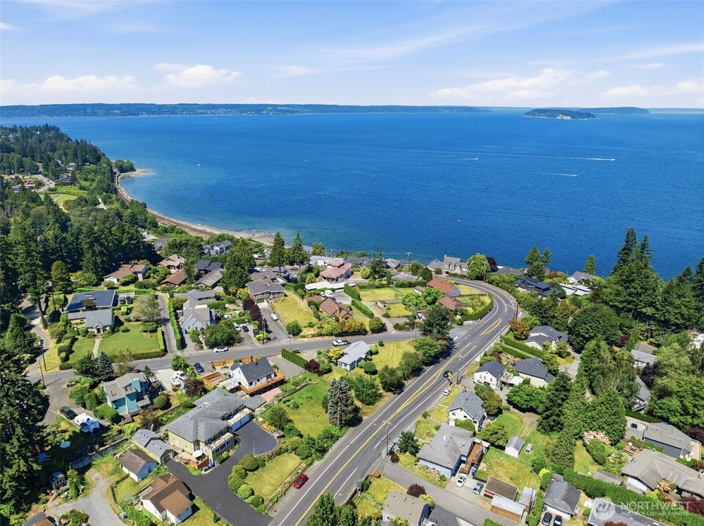 Photo of 4417 Seahurst Avenue, Everett, WA 98203 (MLS # 2552612)