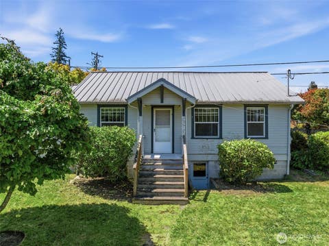 Photo of 4417 Seahurst Avenue, Everett, WA 98203 (MLS # 2552612)
