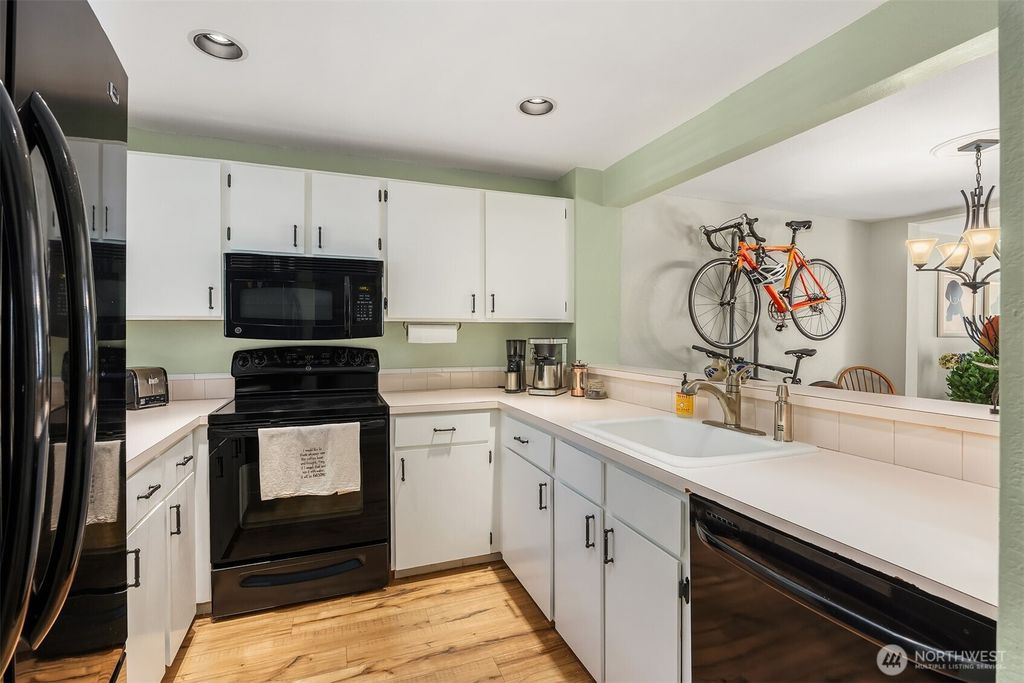 Photo of 15600 116th Avenue NE #E4, Bothell, WA 98011 (MLS # 2391452)