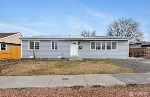 Photo of 1457 W Lee Street, Moses Lake, WA 98837 (MLS # 2480806)