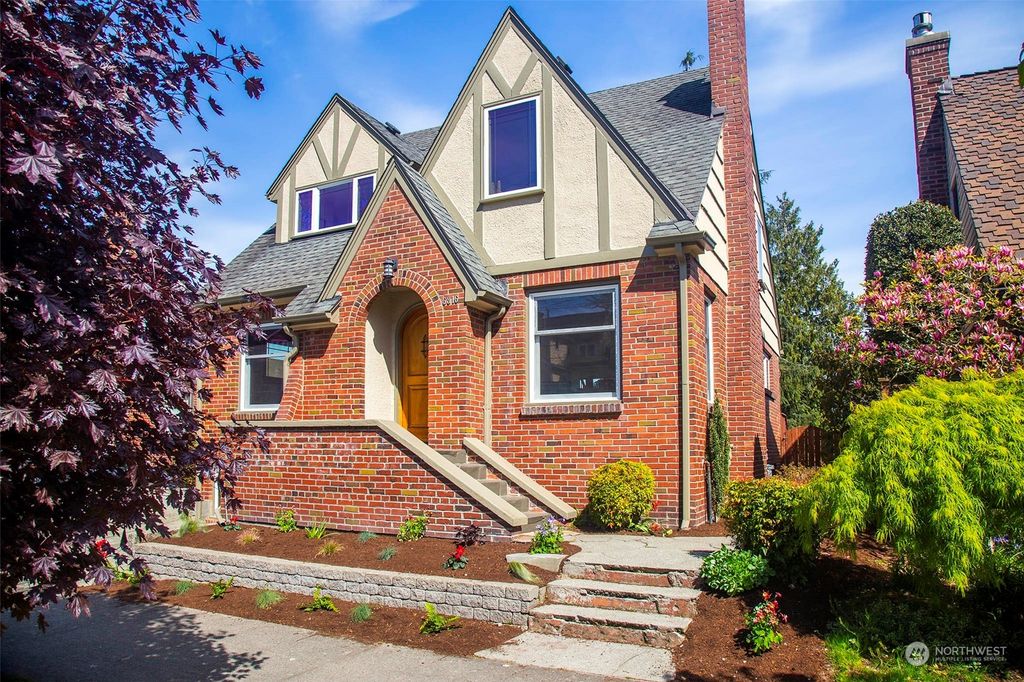 Photo of 6816 Dayton Avenue N, Seattle, WA 98103 (MLS # 2226620)