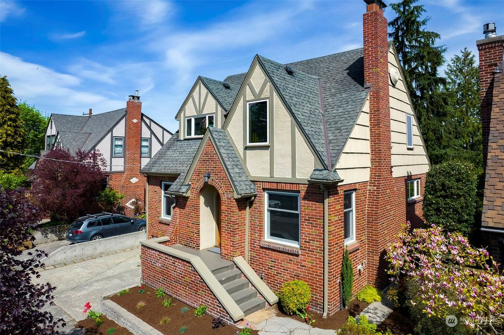Photo of 6816 Dayton Avenue N, Seattle, WA 98103 (MLS # 2226620)