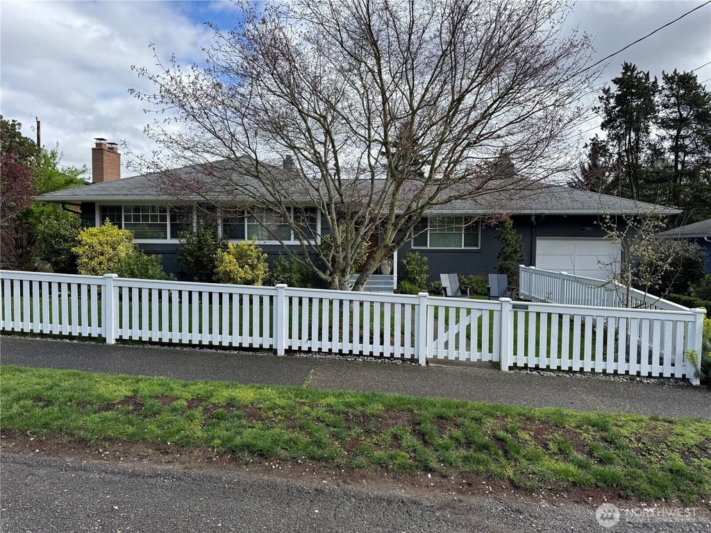 Photo of 6230 54th Avenue NE, Seattle, WA 98115 (MLS # 2377470)