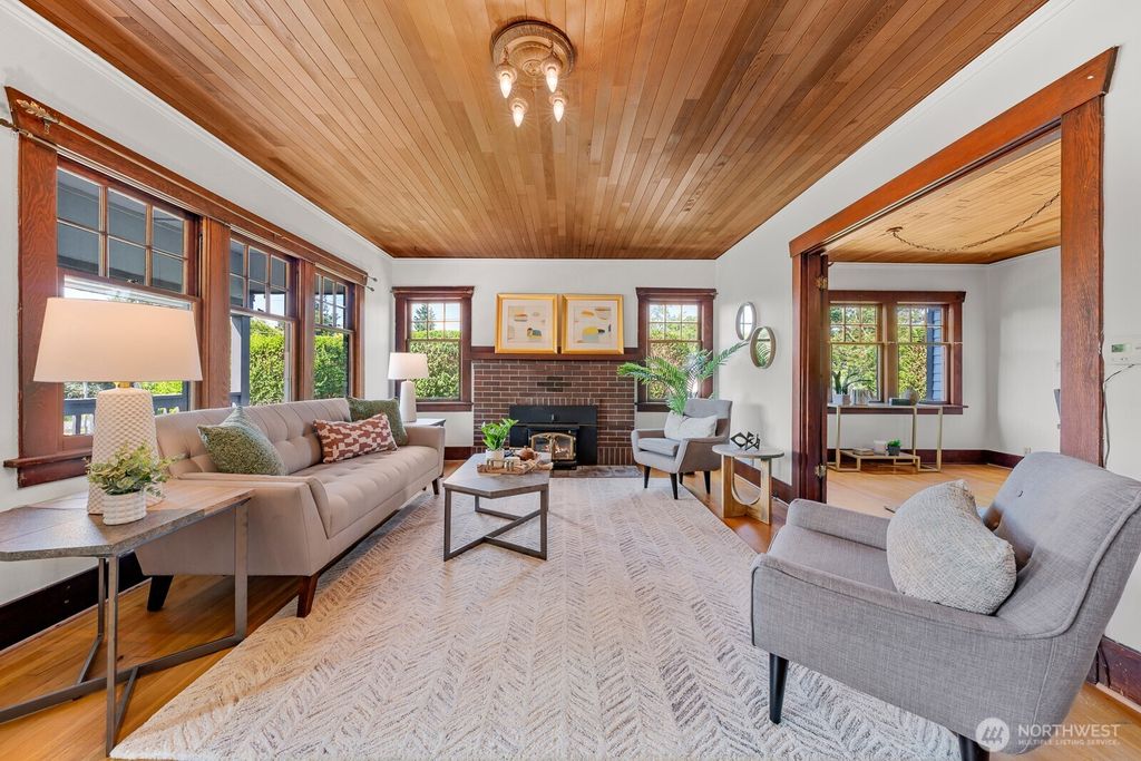 Photo of 11056 Phinney Avenue N, Seattle, WA 98133 (MLS # 2385988)