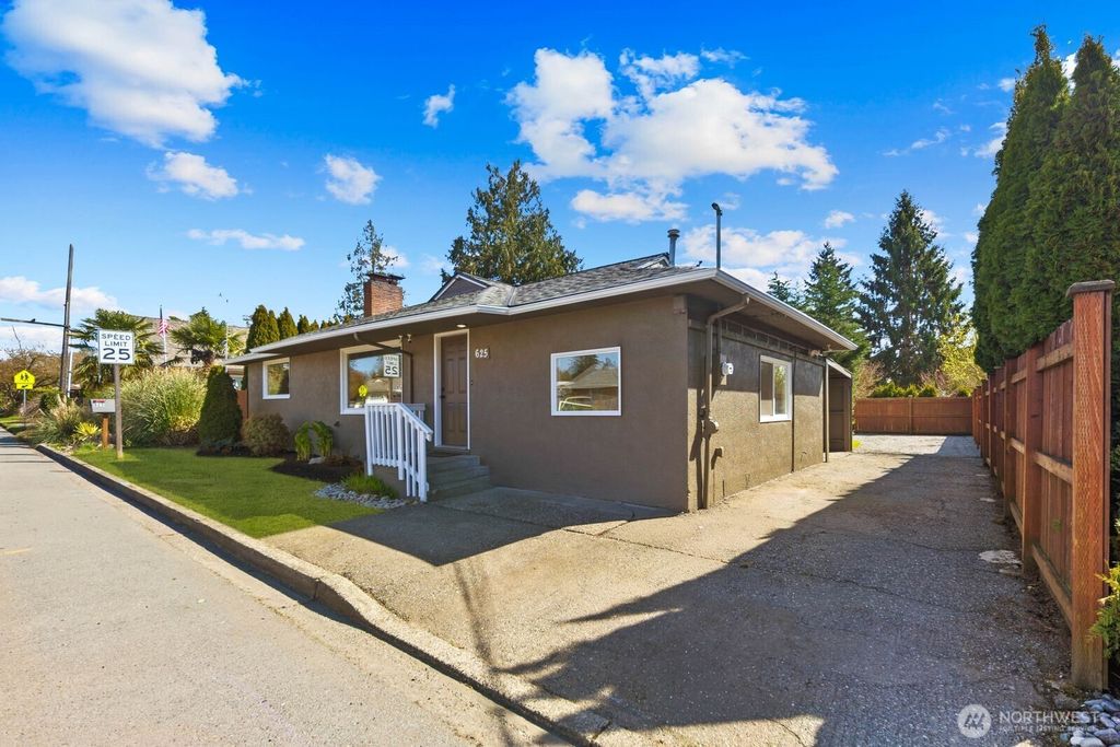 Photo of 625 10th Street, Snohomish, WA 98290 (MLS # 2500101)