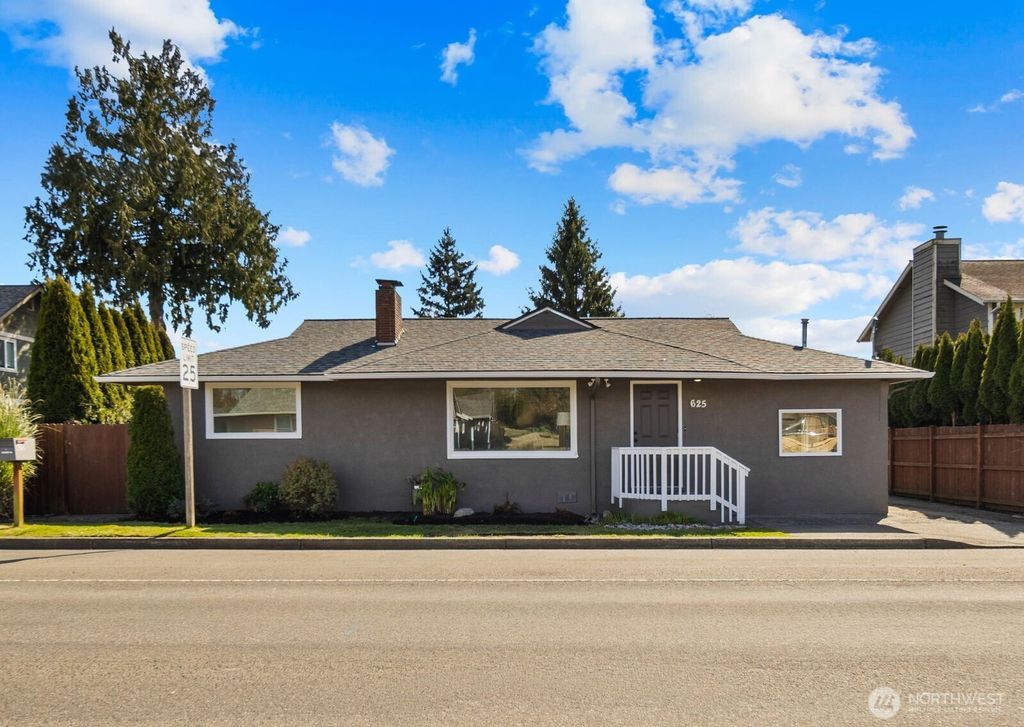 Photo of 625 10th Street, Snohomish, WA 98290 (MLS # 2500101)